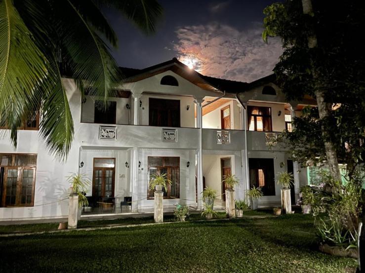 Vijai Resort Negombo Exterior foto